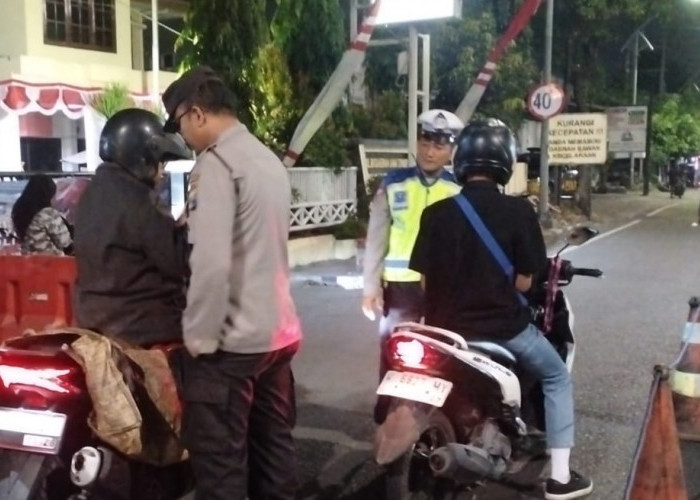 Razia Kejahatan Malam, Polsek Karangpilang Bersama Gabungan Polsek Rayon 6 Tilang 14 Kendaraan