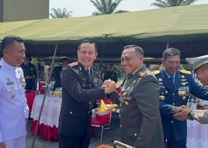 Jajaran Polsek hingga Polresta Malang Kota Kirim Tumpeng ke Markas TNI