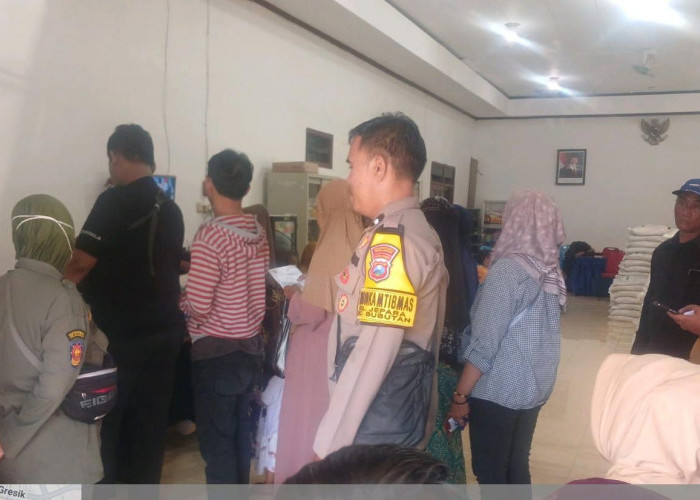 Salurkan Bantuan Pangan untuk 1.600 Warga, Polsek Bubutan Pastikan Pembagian Berjalan Kondusif