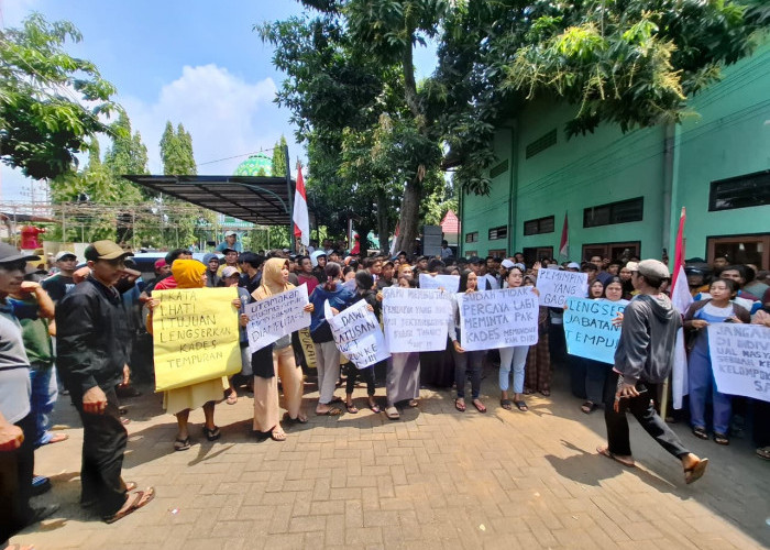 Dua Bulan Didemo Warga, Akhirnya Kades Tempuran Mengundurkan Diri
