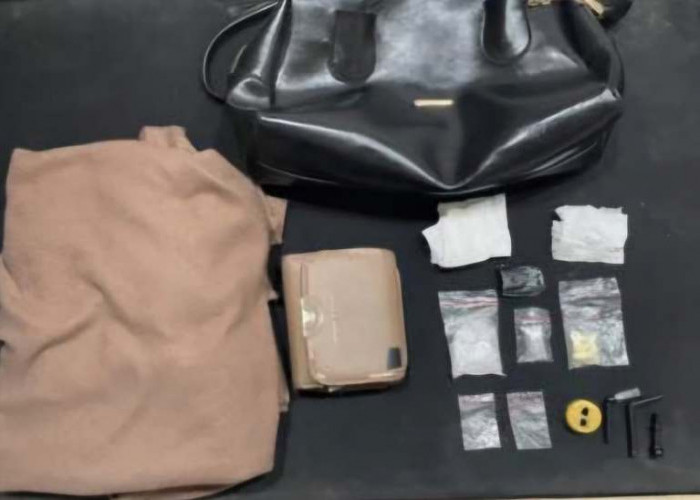 Perempuan Muda Pasuruan Edarkan Narkoba, Belasan Gram Sabu dan Ekstasi Disita