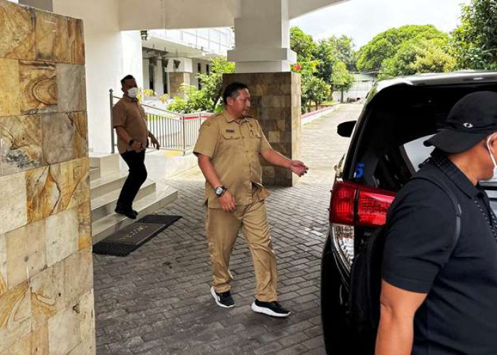 KPK Obok-obok Gedung Graha Krida Praja Madiun, Angkut 5 ASN DPUPR