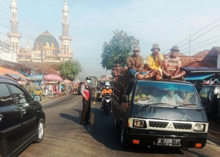 Rawan Kemacetan dan Aksi 3C, Polsek Tanah Merah Rutin Commander Wish di Pasar Petrah dan Patemon
