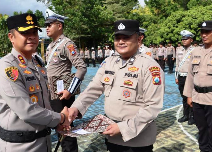 Kapolres Bangkalan Tebar Reward kepada Puluhan Personel Berprestasi