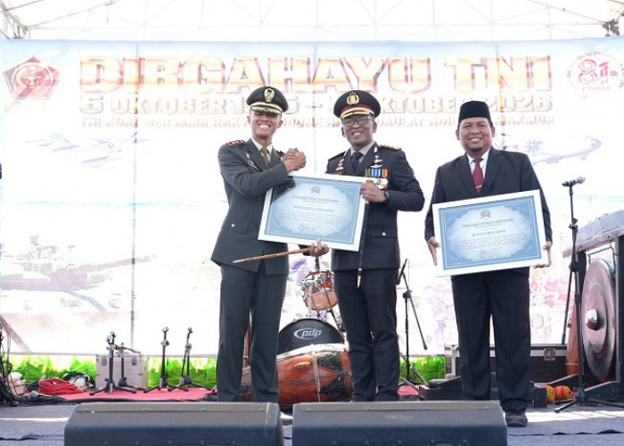 HUT Ke-81 TNI, Kapolresta Sidoarjo Beri Kejutan Tumpeng dan Perkuat Sinergitas