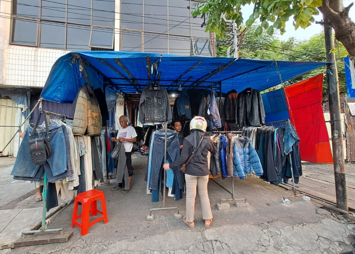 Penjual Pakaian Impor Marak di Surabaya, Pemerintah Harus Bertindak