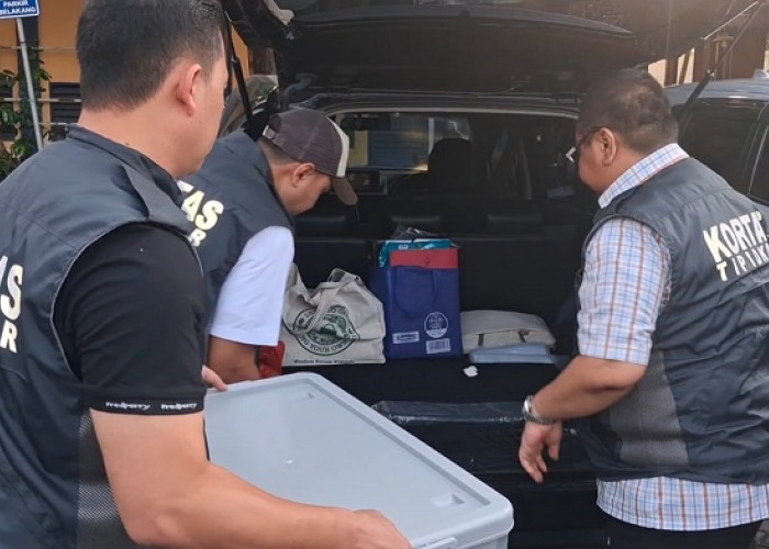 Kortas Tipikor Geledah Bea Cukai Juanda Sidoarjo, Usut Dugaan Jaringan HP Ilegal Jalur Udara