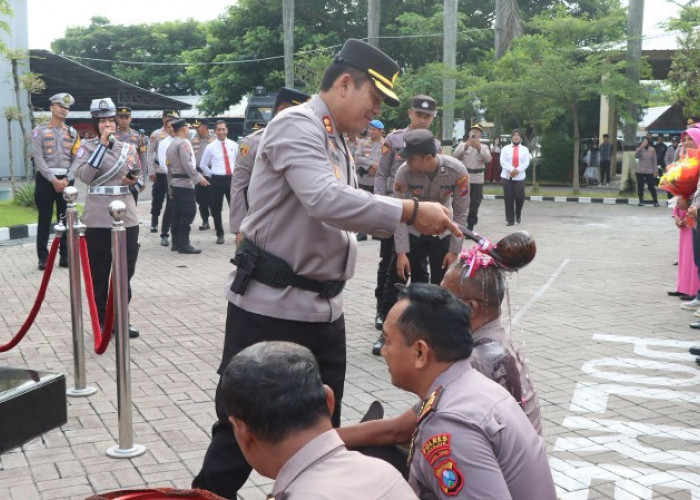 117 Personel Polres Nganjuk Naik Pangkat, Kapolres Tekankan Integritas Dan Tanggung Jawab
