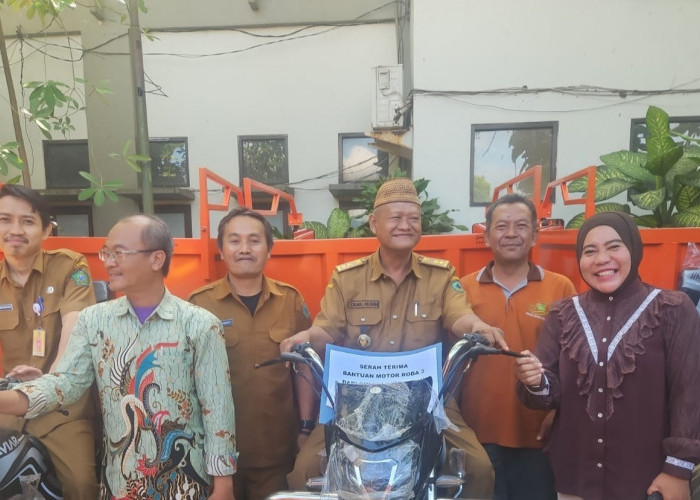 Pemdes Berbek Waru Dapat Bantuan Kendaraan Roda Tiga dari Anggota DPRD Sidoarjo