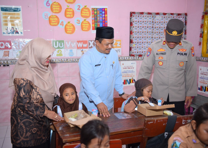 Polres Gresik Sosialisasikan Program Makan Bergizi Gratis di SD Bedilan