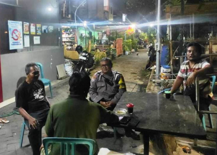 Polsek Rungkut Gelar Cangkrukan Kamtibmas Bersama Warga Rungkut Kidul Jaga Keamanan Lingkungan