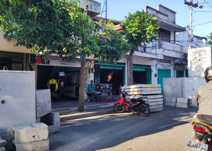 Belasan Box Culvert Dibiarkan Mangkrak 3 Bulan, Pelaku Usaha di Jalan Ngaglik Sambat