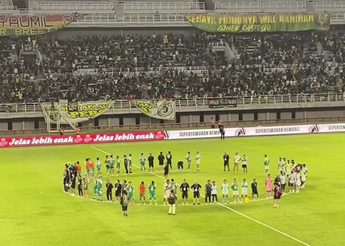 Persebaya Surabaya Tunjukkan Sportivitas Ajak PSBS Biak Rayakan Kebersamaan Usai Laga