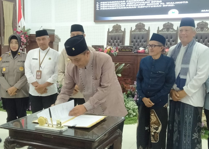 DPRD Kota Malang Rapat Paripurna Pengambilan Keputusan Ranperda terkait Pesantren