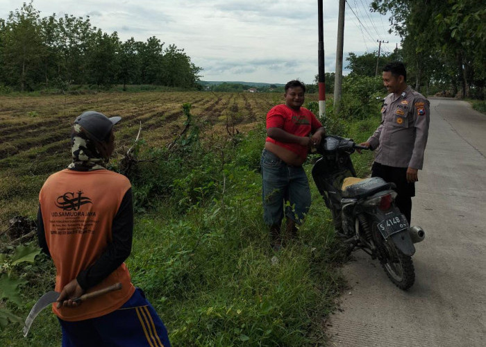Anggota Polsek Temayang Temukan Motor Ditinggal Pinggir Jalan