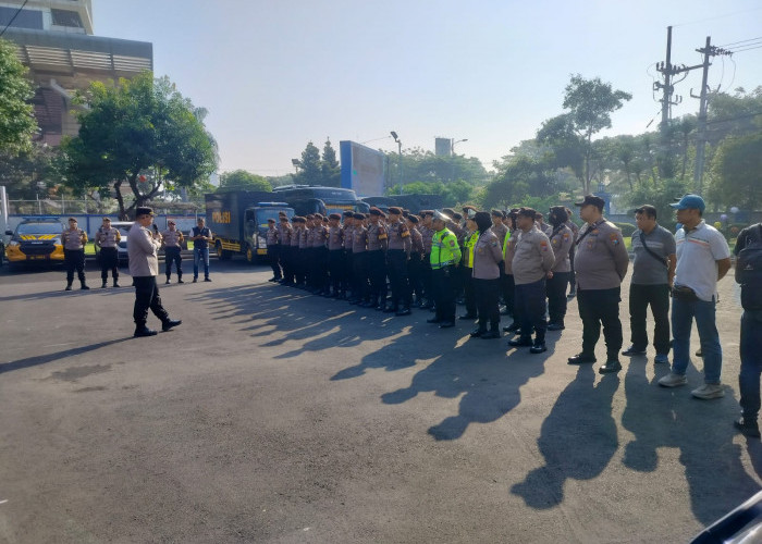 Amankan Aksi Unras Driver Online di Dishub Jatim, Polsek Gayungan Kerahkan Ratusan Personil