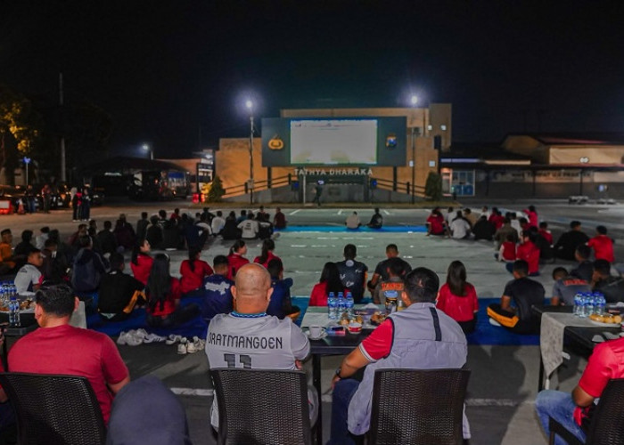 Pererat Hubungan dengan Masyarakat, Polres Kediri Gelar  Nobar Timnas Indonesia