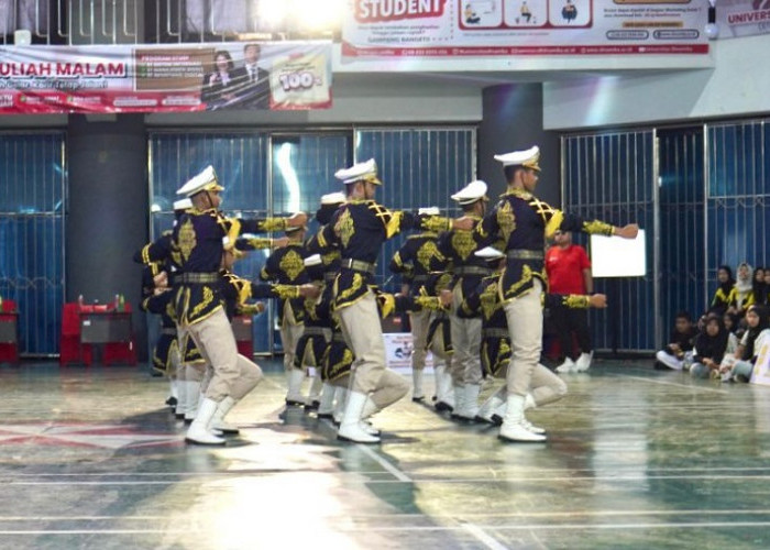 Gema Sumpah Pemuda di Paskibra Festival Universitas Dinamika Surabaya