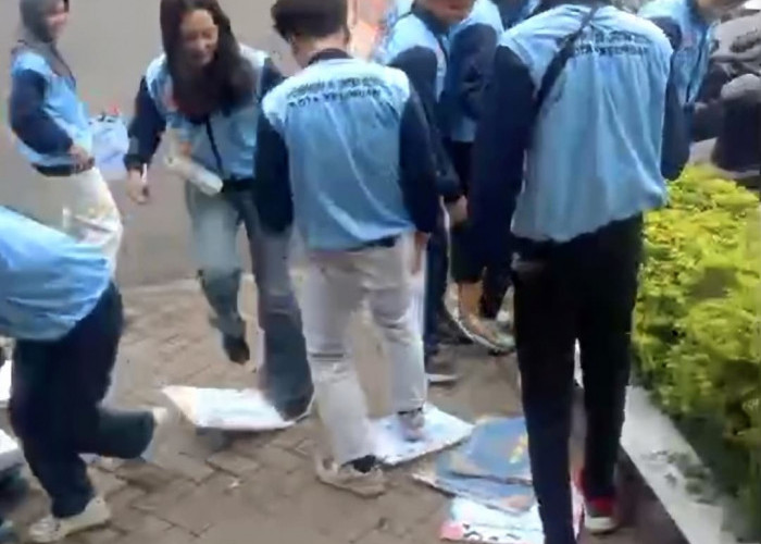 Kecewa Bonus Merosot Tajam, Atlet Porprov Kota Pasuruan Injak-Injak Plakat Reward