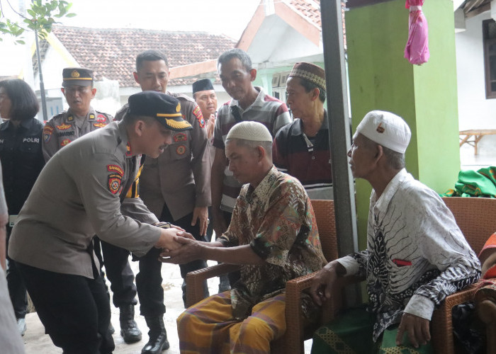 Polres Mojokerto Beri Santunan Duka kepada Korban Ledakan Rumah Anggota Polisi di Puri