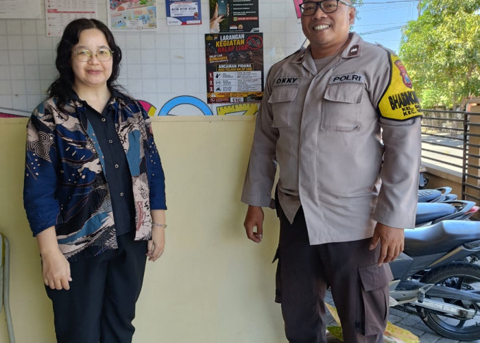 Cegah Balap Liar Remaja, Polsek Wiyung Gelar Sosialisasi dan Pemasangan Stiker Imbauan di Sekolah