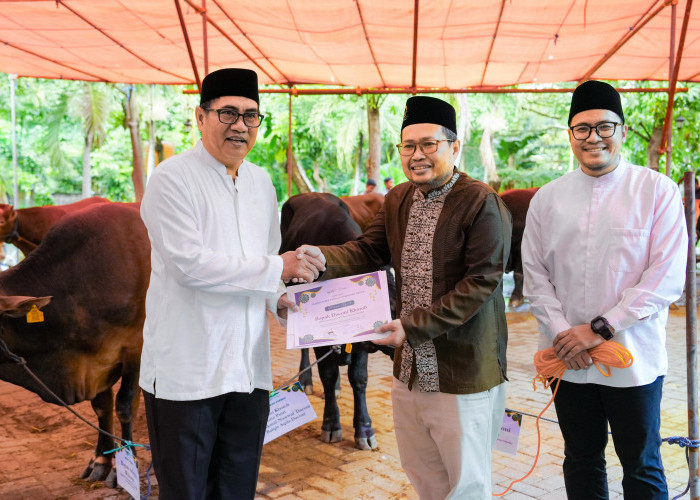 Petrokimia Gresik Salurkan 40 Sapi dan 147 Kambing untuk Masyarakat