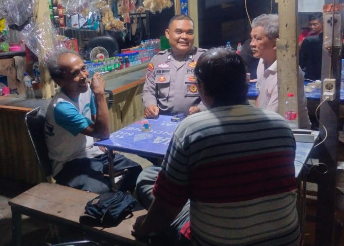 Cegah Curanmor dan Tawuran Remaja, Polsek Wiyung Jemput Bola Sambangi Warga di Warkop Dukuh Gemol