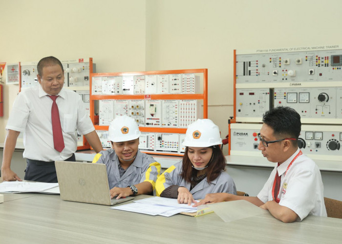 Revolusi Otomasi di Untag Surabaya Siap Cetak Ahli Robotika dan Listrik Industri Masa Depan