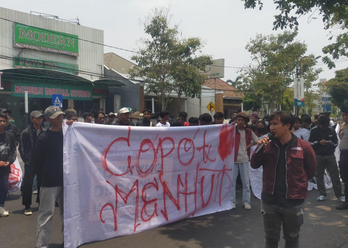 GMNI Jombang Desak Menhut Mundur, Soroti Karhutla Sumatera-Kalimantan