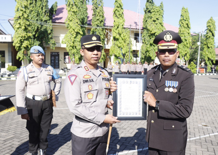 Kapolres Situbondo Pimpin Upacara Kenaikan Pangkat Pengabdian dan Purna Bhakti