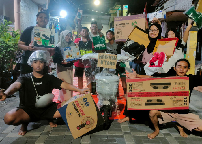 Warga Uka Surabaya Jadikan Tirakatan HUT ke-81 RI Refleksi Perjuangan Pahlawan