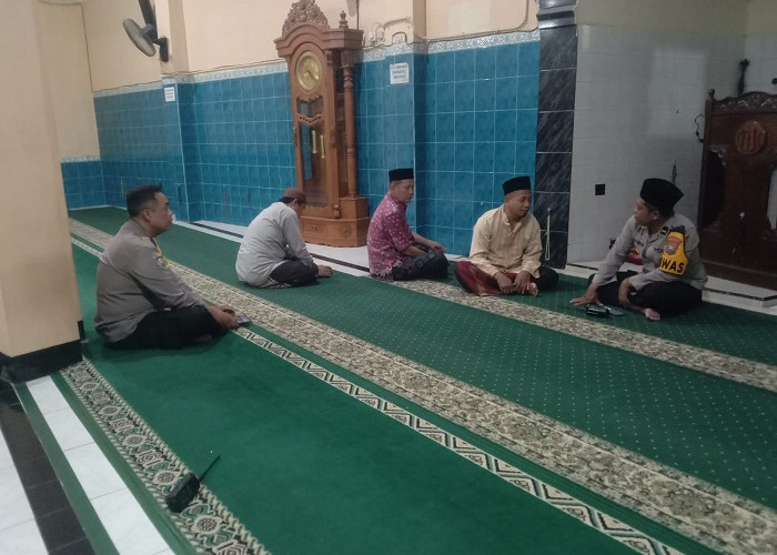 Safari Subuh Polsek Genteng di Kalisari, Ajak Warga Aktifkan Siskamling Cegah Curanmor
