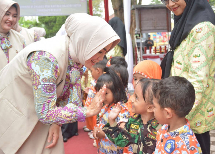 Sentuhan Hangat Ny. Vira Rudy Saladin untuk Generasi Penerus di TK Kartika di Wilayah Jember