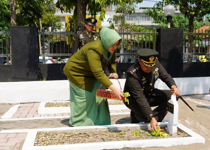 Peringati HUT Ke-81 TNI, Kodim Bojonegoro Gelar Ziarah Nasional dan Ajak Generasi Muda Teladani Pahlawan
