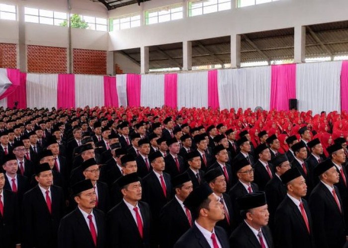 Gus Fawait Lantik 734 Kepala Sekolah di Jember, Ajak Perangi Kemiskinan