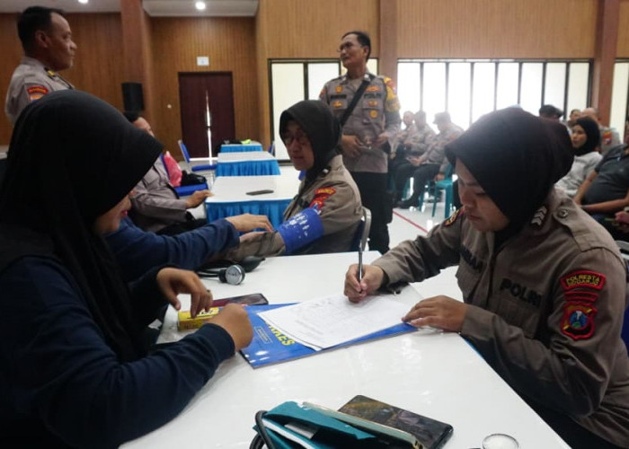 Polisi Sidoarjo Vaksinasi Pneumonia dan Influenza