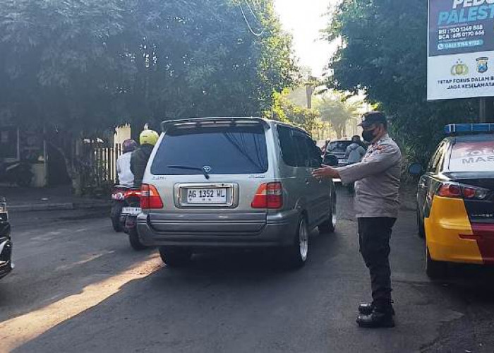 Polsek Gayungan Pastikan Kelancaran Lalu Lintas dan Cegah 3C di Pertigaan Injoko Surabaya
