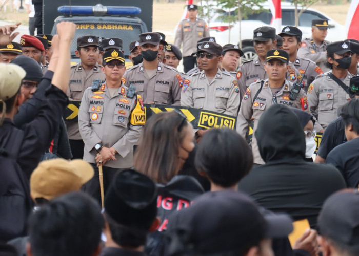 Kapolres AKBP Mario Pimpin Langsung Pengamanan Demo PMII  di Gedung DPRD Bojonegoro