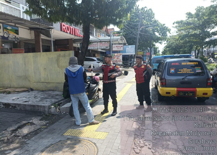 Polsek Mulyorejo Gencarkan Patroli Kamtibmas, Beri Imbauan Tukang Parkir