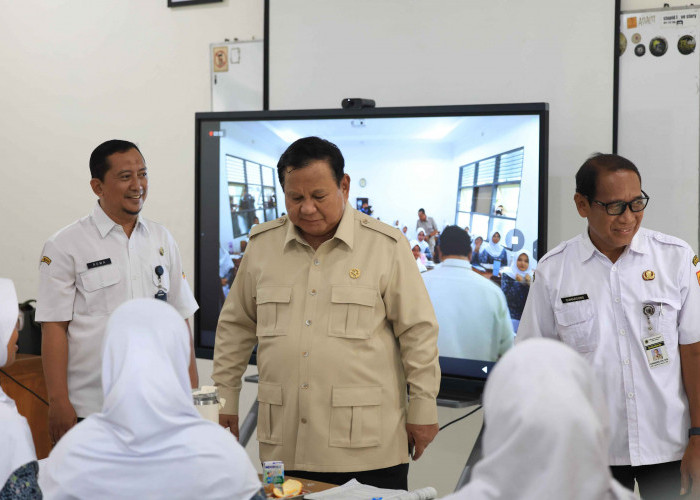 Perbaiki Kualitas Pendidikan, Presiden Prabowo Targetkan Tambah Papan Interaktif Digital ke Sekolah-sekolah