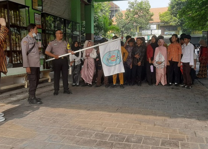Polsek Simokerto Kunjungi SMPN 41 Surabaya, Cegah Bullying Lewat Polisi Jogo Sekolah