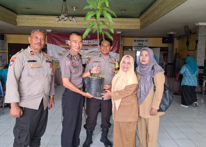 Satbinmas Polresta Sidoarjo Gencarkan Green Policing di Desa Banjar Panji