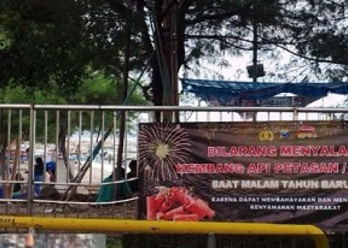 Jamin Kenyamanan Warga, Polres Pelabuhan Tanjung Perak Pasang Banner Larangan Petasan Jelang Malam Tahun Baru