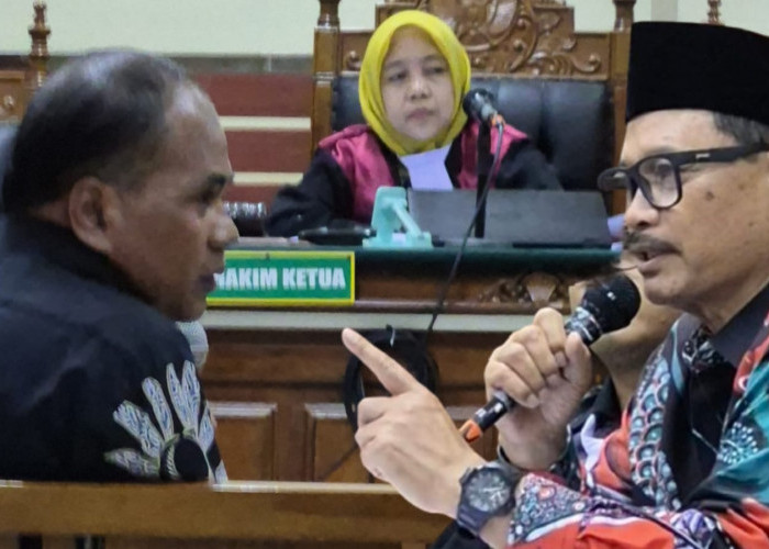 Sidang ke-3 Kasus Maidi Madiun Cs (2): Polemik Umrah Gratis Mencuat, Maidi Minta Hery Tawang Dihadirkan