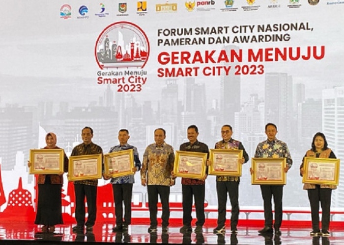 Surabaya Raih Penghargaan Smart Government dan Smart Environment dari Kemenkominfo RI