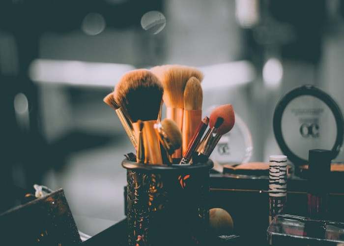 Cewek-Cewek Wajib Tau Nih! 5 Manfaat Makeup Bagi Kesehatan Mental