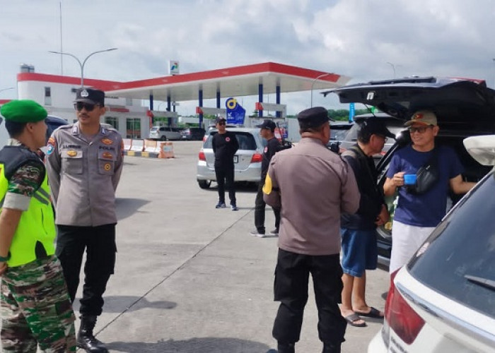 Polres Pasuruan Pastikan Arus Lalu Lintas Masih Terkendali saat Hari Pertama Libur Nataru