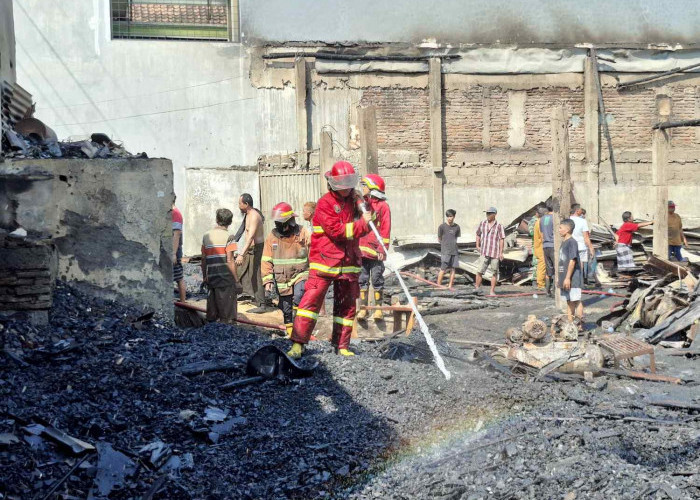 Gudang Produksi Mebel Terbakar, Dua Rumah Warga Ikut Terdampak