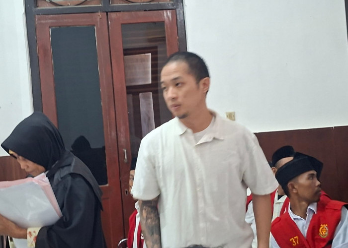 Eks Pegawai Bank Simpan 42 Gram Ganja di Apartemen Wiyung, Dituntut 7,5 Tahun Penjara