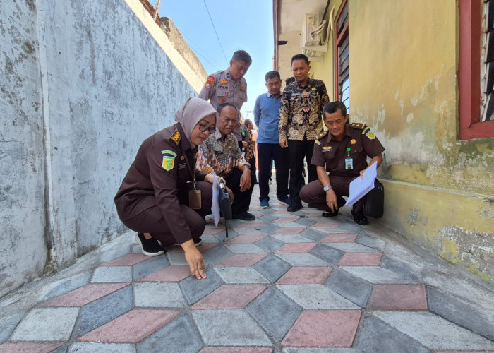 Kecamatan Kartoharjo dan Kejari Kota Madiun Tinjau Pekerjaan Pavingisasi dan PJU